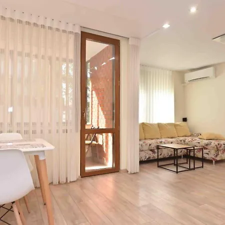 2bd Comfort First Floor Апартаменты *